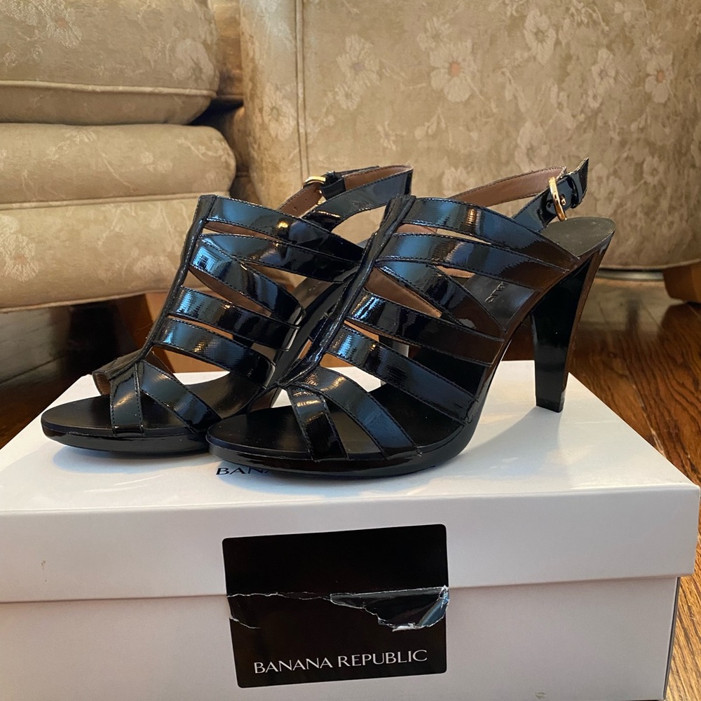 NWT Banana Republic  Black patent leather strappy Sandals
